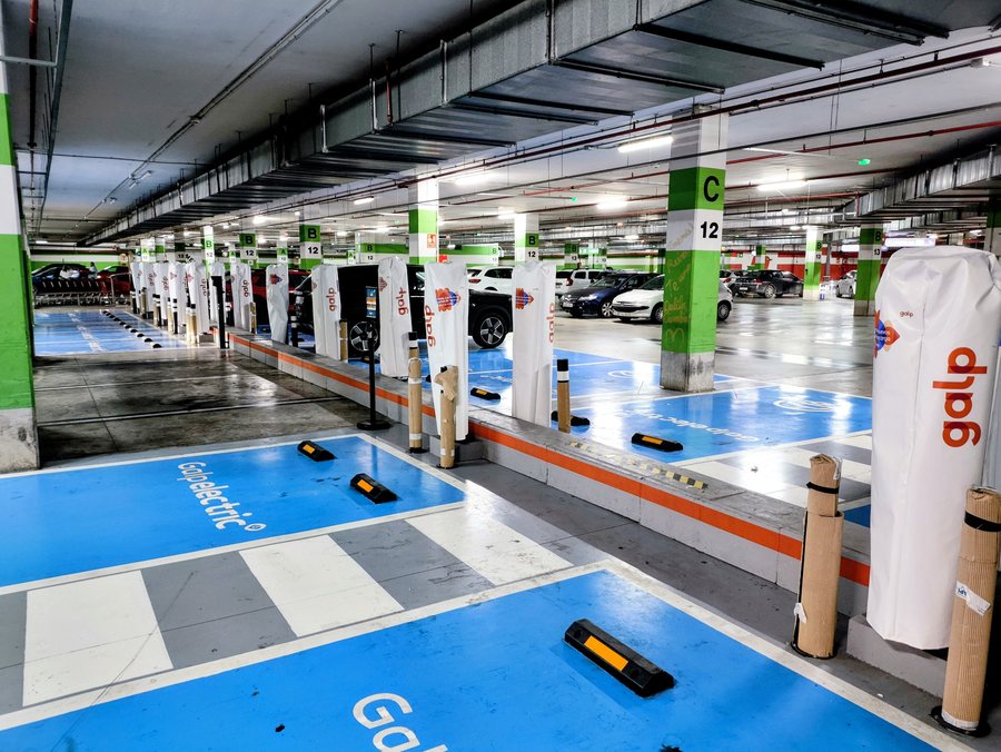 File:EV charging station La Zenia Boulevard, Orihuela.jpg